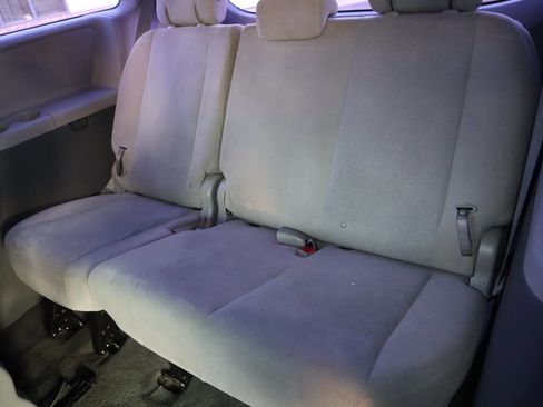 Used 2015 Toyota Sienna L image 29