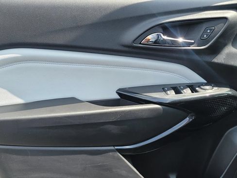Used 2025 Chevrolet Trax LT FWD image 14
