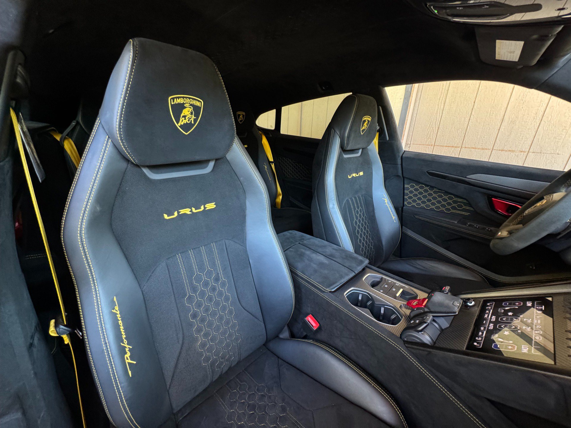 Used 2023 Lamborghini Urus Performante AWD/4WD image 25