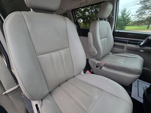 Used 2010 Dodge Grand Caravan SXT image 30