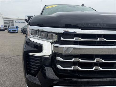 Used 2023 Chevrolet Silverado 1500 LTZ w/ Z71 Off-Road Package AWD/4WD image 7