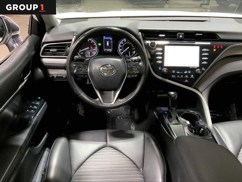 Certified 2020 Toyota Camry SE image 5