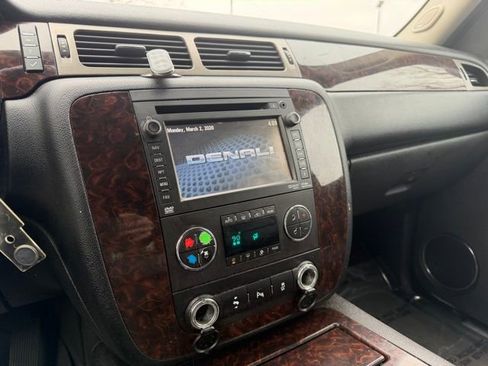 Used 2014 GMC Yukon XL Denali image 22