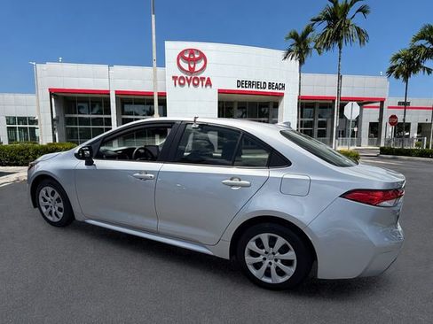 Certified 2022 Toyota Corolla LE FWD image 5
