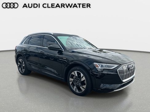 Used 2022 Audi e-tron Premium Plus image 5