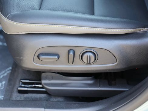 Used 2025 Chevrolet Trax ACTIV w/ Driver Confidence Package FWD image 17