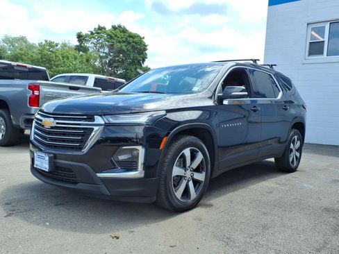 Certified 2023 Chevrolet Traverse LT w/ LT Premium Package AWD/4WD image 3
