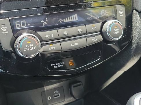 Used 2018 Nissan Rogue SL w/ Premium Package FWD image 30