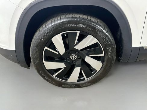 Used 2025 Volkswagen Atlas Cross Sport SEL AWD/4WD image 8