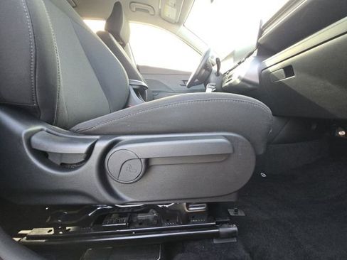 Used 2025 Hyundai Kona SEL image 17