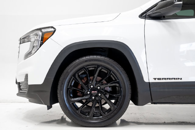 Used 2023 GMC Terrain SLE w/ Elevation Edition FWD image 28