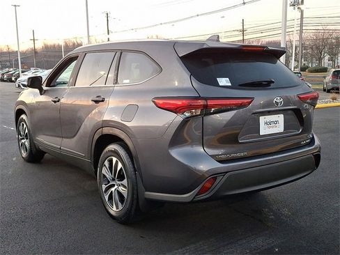 Certified 2023 Toyota Highlander XLE image 5