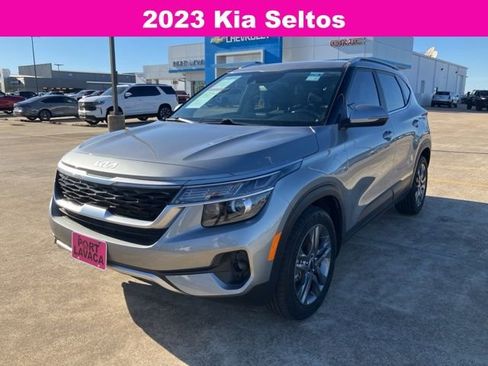 Used 2023 Kia Seltos S w/ Navigation Package image 3