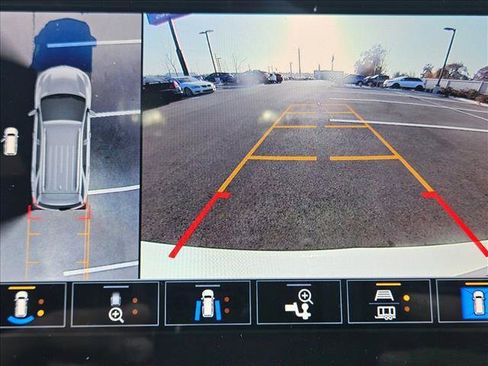 Used 2022 Chevrolet Equinox RS w/ Infotainment Package image 13