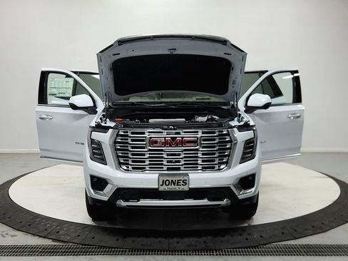 New 2026 GMC Yukon Denali w/ Sun & Power Step Package AWD/4WD image 11