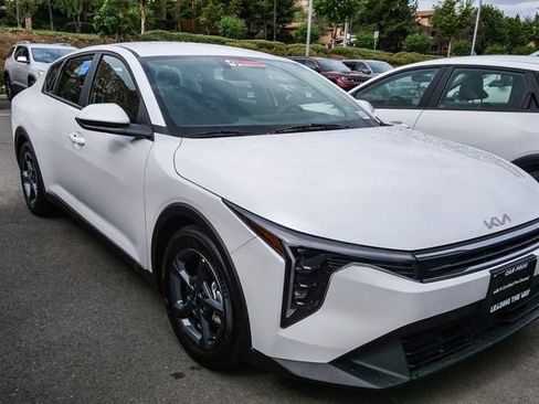 Certified 2025 Kia K4 FWD image 2