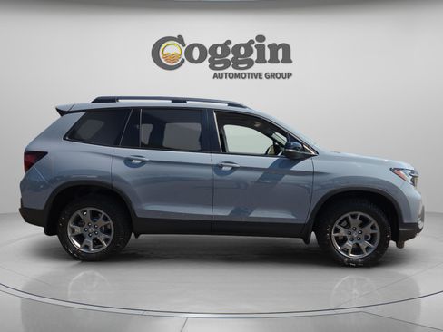 Used 2025 Honda Passport TrailSport image 6