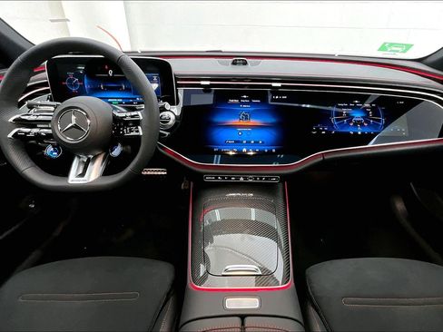 Used 2026 Mercedes-Benz E 53 AMG e 4MATIC Sedan image 4