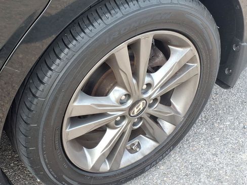 Used 2018 Hyundai Elantra Value Edition FWD image 11