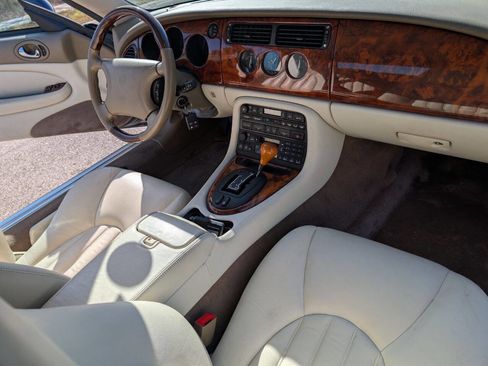 Used 1998 Jaguar XK8 Convertible image 14