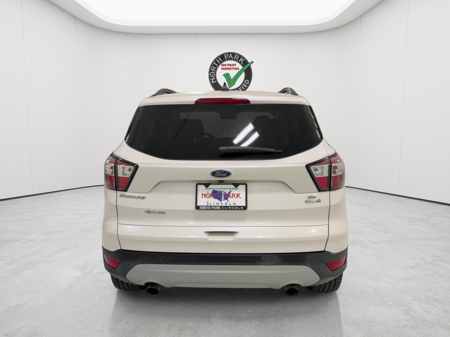 Used 2018 Ford Escape SE w/ SE Sync 3 Package AWD/4WD image 4