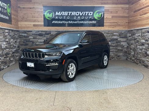 Used 2023 Jeep Grand Cherokee Limited w/ Luxury Tech Group II image 4