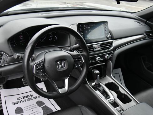 Used 2018 Honda Accord Sport image 14