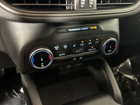 Used 2025 Ford Escape Active AWD/4WD image 9