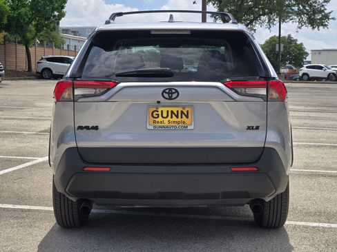 Used 2025 Toyota RAV4 XLE w/ Convenience Package image 4