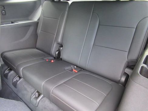 Used 2023 Chevrolet Traverse LT w/ LT Premium Package AWD/4WD image 37