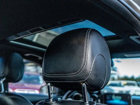 Used 2020 Mercedes-Benz C 300 4MATIC Sedan image 35