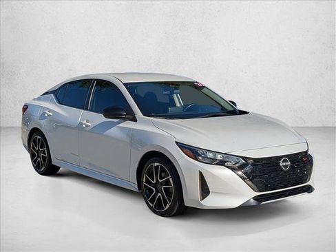 Certified 2024 Nissan Sentra SR FWD image 3
