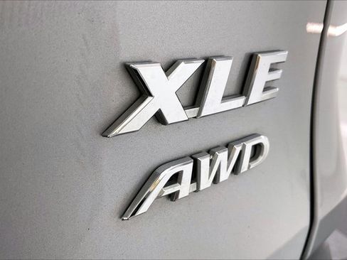 Used 2023 Toyota RAV4 XLE Premium image 7