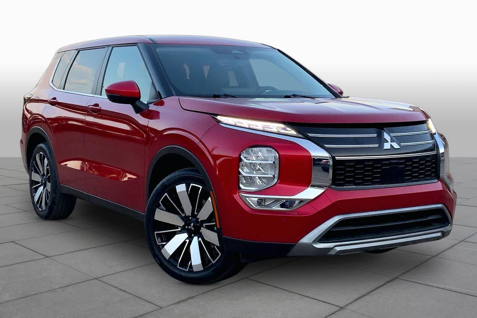 Used 2025 Mitsubishi Outlander SE FWD image 3