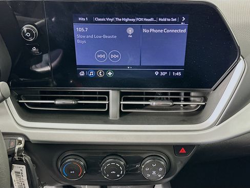 Used 2025 Chevrolet Trax LS image 23