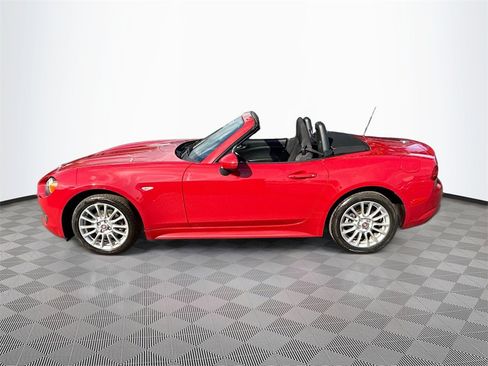 Used 2017 FIAT 124 Spider Classica image 9