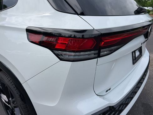 New 2026 Volkswagen Tiguan SE R-Line FWD image 12