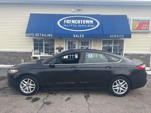 Used 2014 Ford Fusion SE image 2