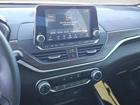 Used 2024 Nissan Altima 2.5 SV image 13