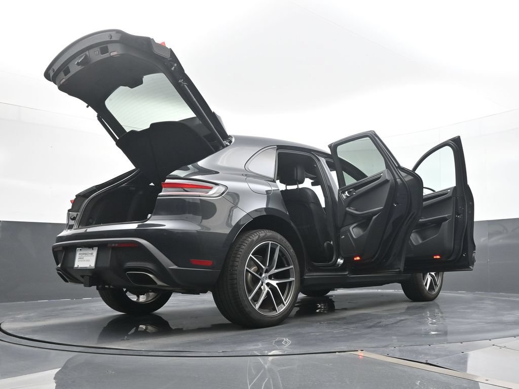 Certified 2025 Porsche Macan AWD/4WD image 26