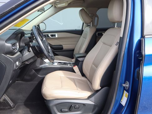 Used 2020 Ford Explorer XLT w/ Equipment Group 202A image 7