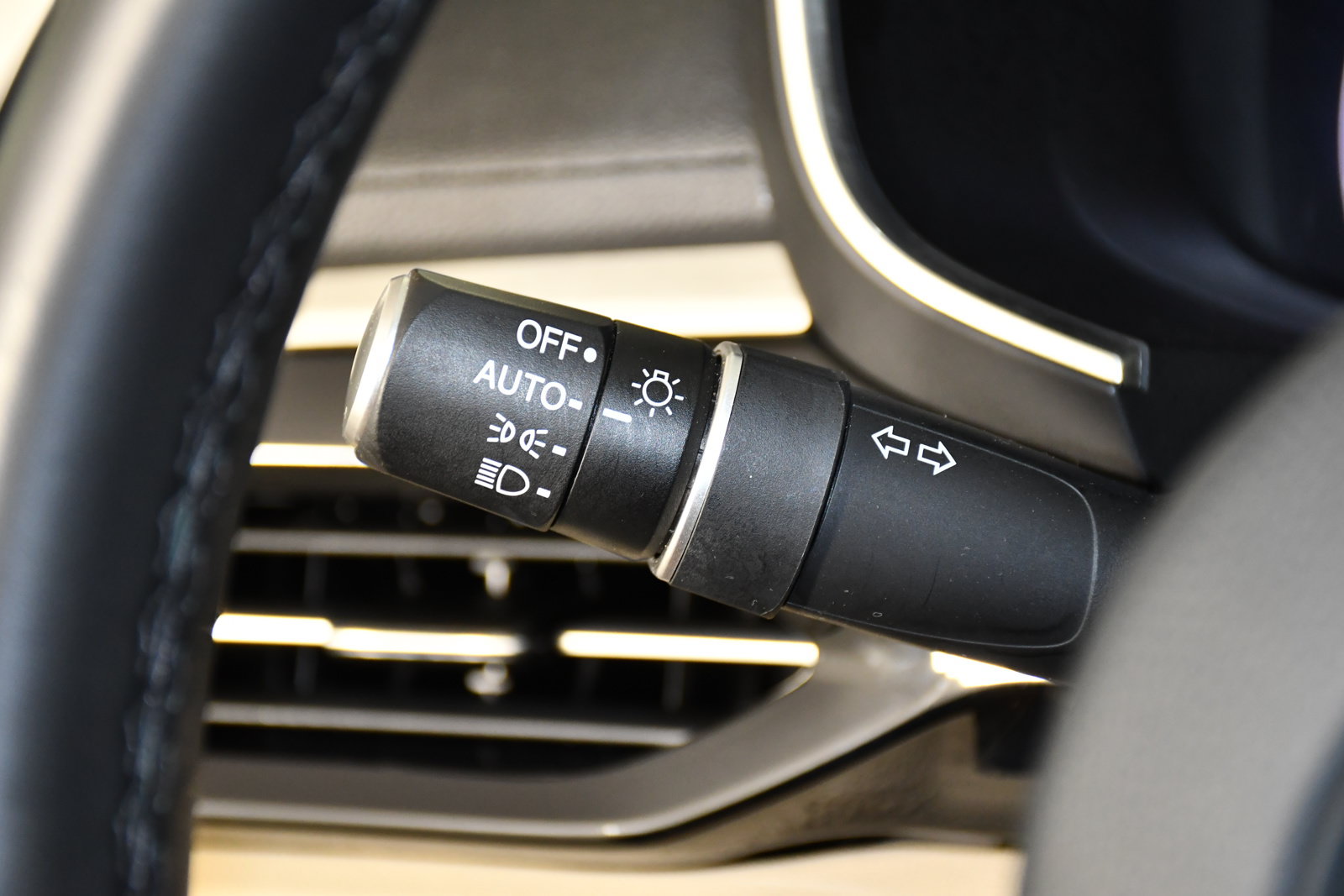 Used 2025 Acura MDX SH-AWD image 22