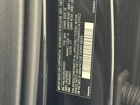 Used 2025 Volvo XC40 B5 Plus image 12