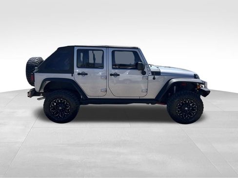 Used 2016 Jeep Wrangler Unlimited Sport w/ Connectivity Group AWD/4WD image 7