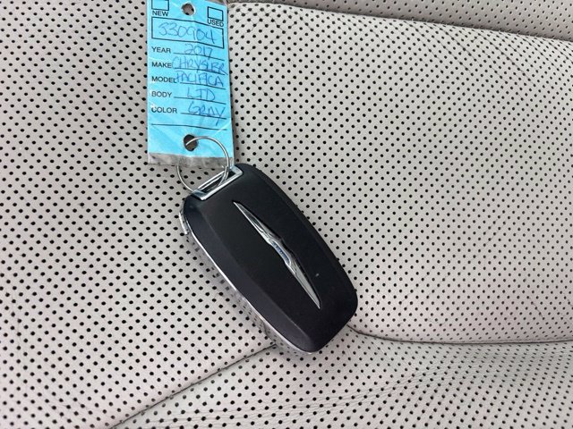 Used 2017 Chrysler Pacifica Limited w/ UConnect Theater Package FWD image 32