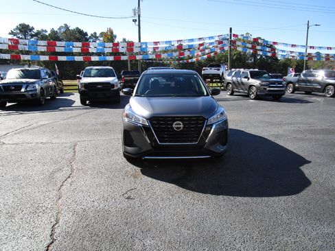Used 2024 Nissan Kicks S image 2