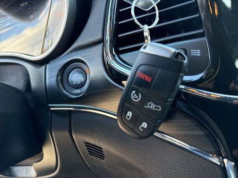 Used 2022 Jeep Grand Cherokee Limited image 40