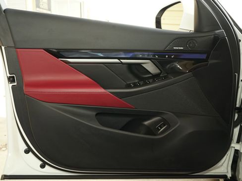 Used 2024 BMW 540i xDrive image 18