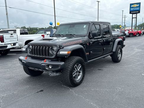 Used 2025 Jeep Gladiator Mojave AWD/4WD image 2