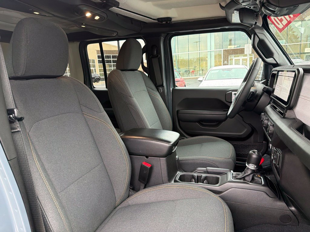 Used 2024 Jeep Wrangler Unlimited w/ Convenience Group AWD/4WD image 31
